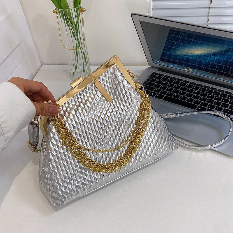 High-end socialite large-capacity clasp bag, new women's minimalist large-area embossed irregular shoulder temperament crossbody bag