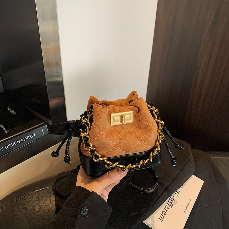 Vintage Chain Bag Women's Large Capacity 2025 New Style Casual Niche Design Shoulder Crossbody Bag Commuter Bucket Bag