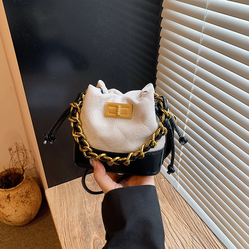 Vintage Chain Bag Women's Large Capacity 2025 New Style Casual Niche Design Shoulder Crossbody Bag Commuter Bucket Bag