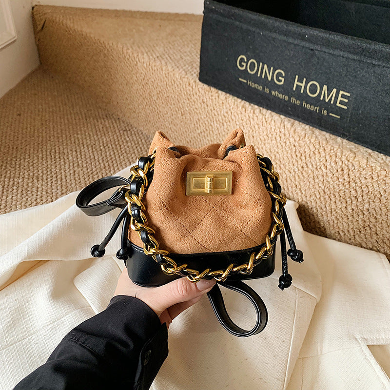 Vintage Chain Bag Women's Large Capacity 2025 New Style Casual Niche Design Shoulder Crossbody Bag Commuter Bucket Bag